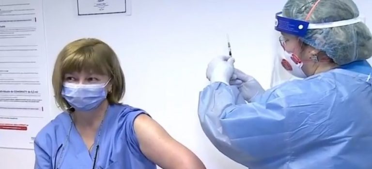 Prima zi a campaniei de vaccinare anti-COVID: S-au imunizat 960 de cadre medicale