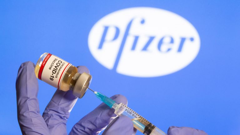 Pfizer-BioNTech începe testarea unui vaccin combinat împotriva Covid şi a gripei