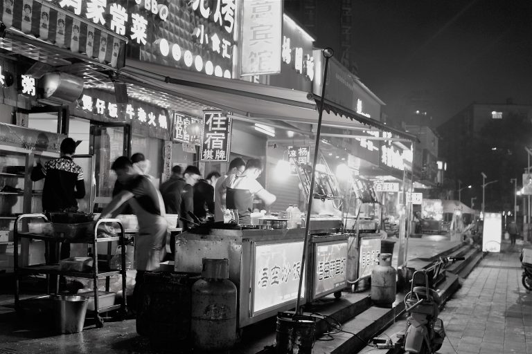 China raportează un vârf al cazurilor de Covid-19, în ultimele cinci luni. Cele două zone aflate sub presiune