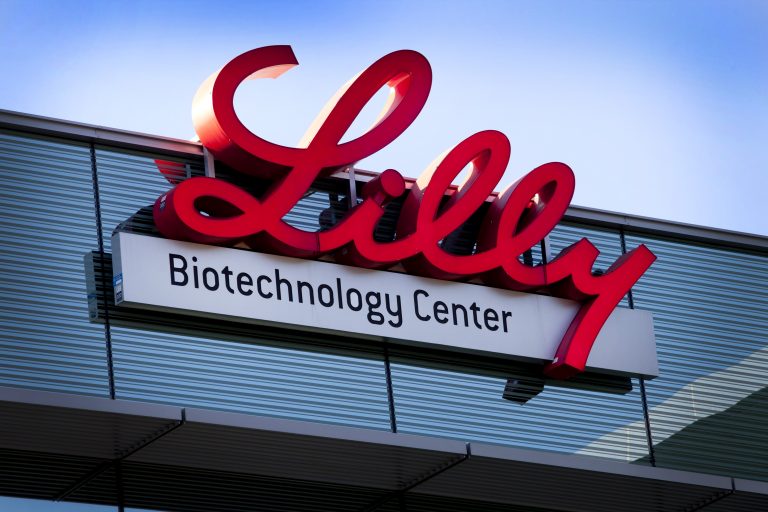 Anticorpii de sinteză produşi de Eli Lilly reduc spitalizările şi decesele, potrivit grupului farmaceutic