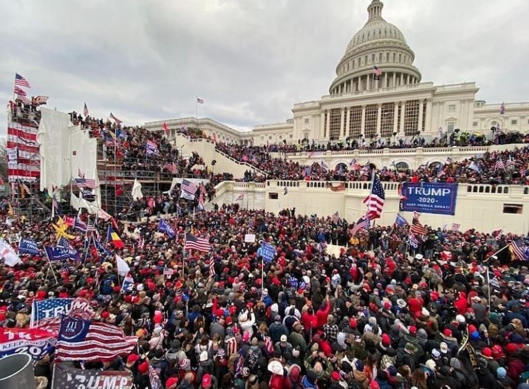 Mai mulți senatori republicani se distanțează de „cauza” lui Donald Trump. „Adevărul este că preşedintele ales Biden a câştigat alegerile”