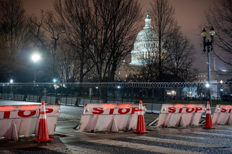 FOTO | ”Fortăreața” Washington D.C.. Cu două zile înainte de învestirea lui Joe Biden, Pentagonul a mobilizat sute de militari în capitala SUA