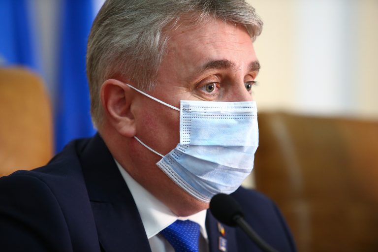 Bode: Peste 1.000 de secții de poliție au toaleta în fundul curţii. Aproape 200 nu au deloc