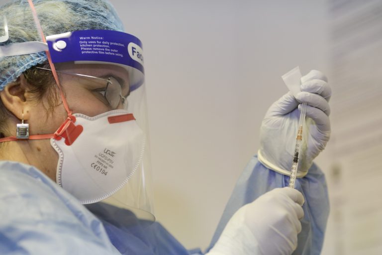Franţa, prima ţară din lume care recomandă vaccinarea cu o singură doză a persoanelor vindecate de COVID