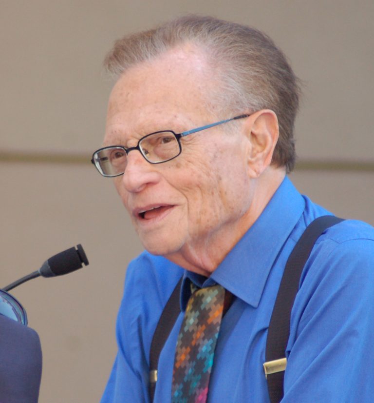 A murit Larry King, după săptămâni de suferinţă din cauza Covid-19