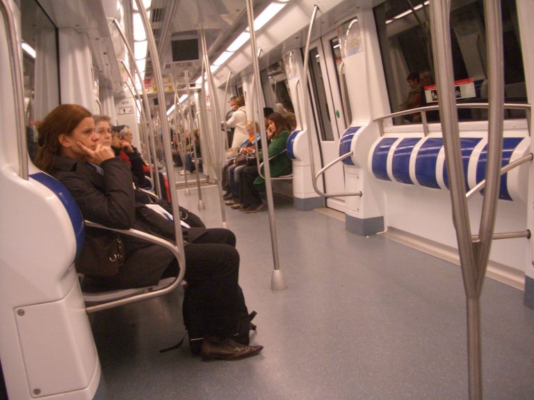 „Legea tăcerii” pe transportul public din Barcelona
