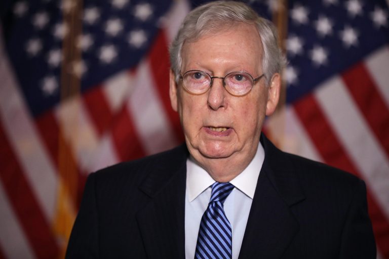 Liderul senatorilor republicani, Mitch McConnell: Donald Trump a provocat asaltul asupra Capitoliului