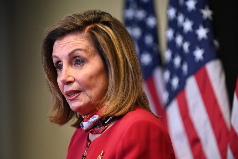 Nancy Pelosi începe turneul din Asia cu o vizită în Singapore