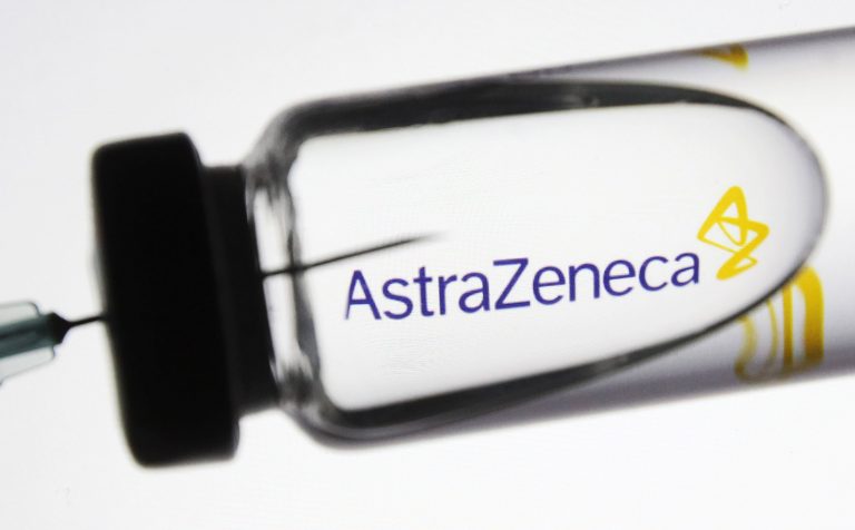 AstraZeneca analizează utilizarea a 3 doze în lupta împotriva variantelor coronavirusului