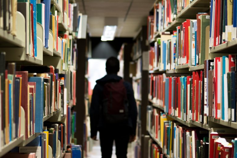 Sancțiuni în lanț la Universitatea „Ștefan cel Mare” din Suceava. Tentative de plagiat în rândul a 113 studenți