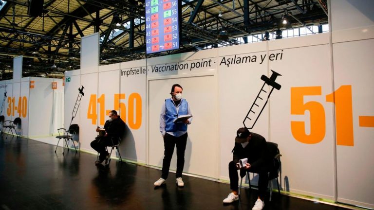 Guvernul german, pregătit de posibile atacuri asupra centrelor de vaccinare