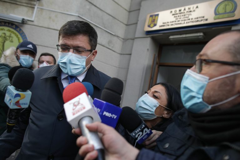 Alexe susține că este nevinovat, la ieșirea de la DNA. „Nu am luat în întreaga mea activitate publică foloase necuvenite cu încălcarea legii”