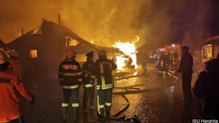 Fire rips through poor Roma community in eastern Romania, destroying 20 houses, leaving hundreds homeless