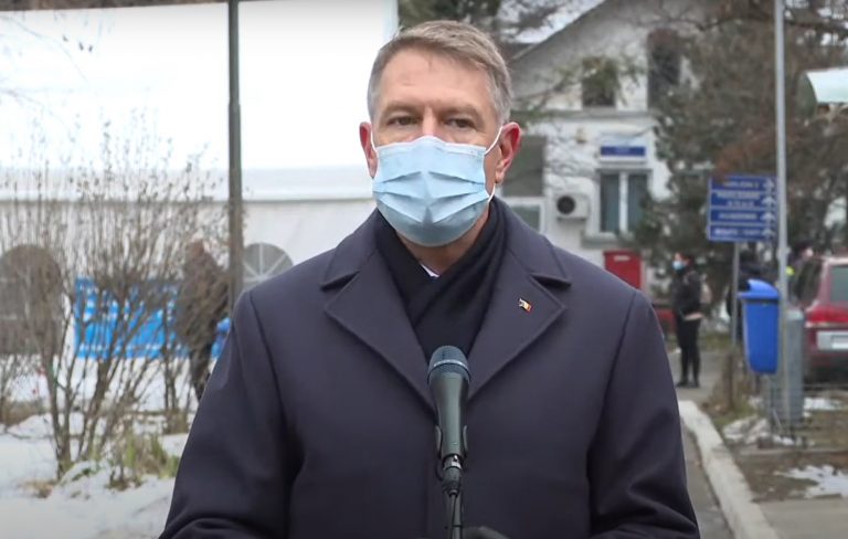 Iohannis: Manifestările violente, extremismul, xenofobia sunt ascunse grosolan după revolte contra unor măsuri menite să protejeze viaţa şi sănătatea