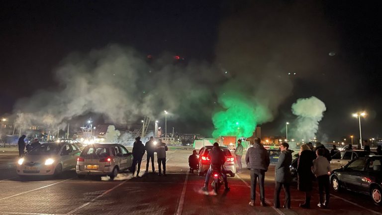 Proteste masive împotriva restricțiilor în Olanda. Polițiști, atacați cu pietre și focuri de artificii