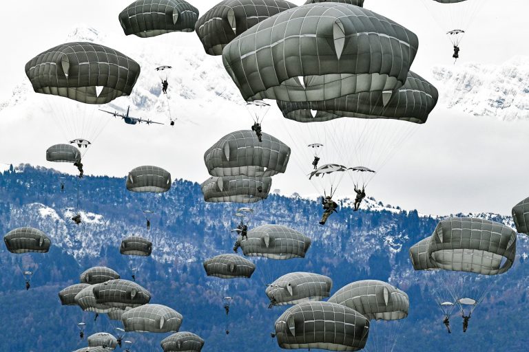 SUA, Canada şi Norvegia vor participa la un proiect european privind mobilitatea militară