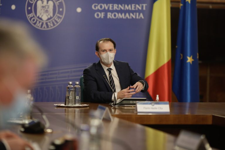 Cîţu, despre accesul celor vaccinaţi în hoteluri şi restaurante: Se poate verifica vaccinarea pe baza CNP-ului