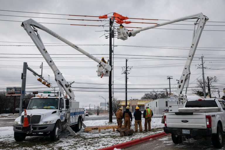 Locuitorii din Texas au primit facturi astronomice la electricitate după întreruperile de curent provocate de valul de frig