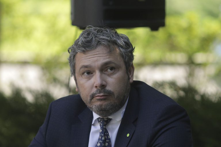 Nicolescu: Mineritul din Valea Jiului nu mai are nicio şansă. Minerii să primească salarii mai mari și să scoată uraniu și grafit