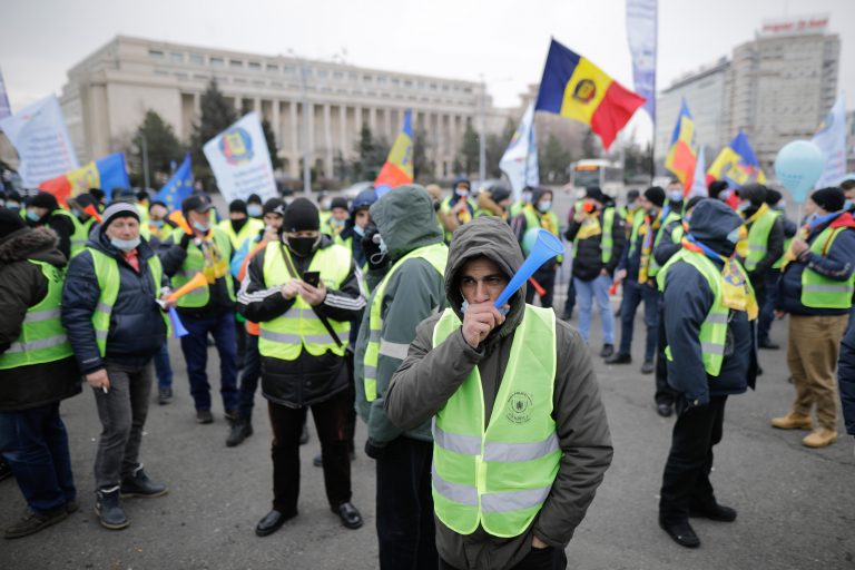 Val de proteste ale sindicaliștilor în București. „România e un stat social, nu un stat minimal! NU austerității!”