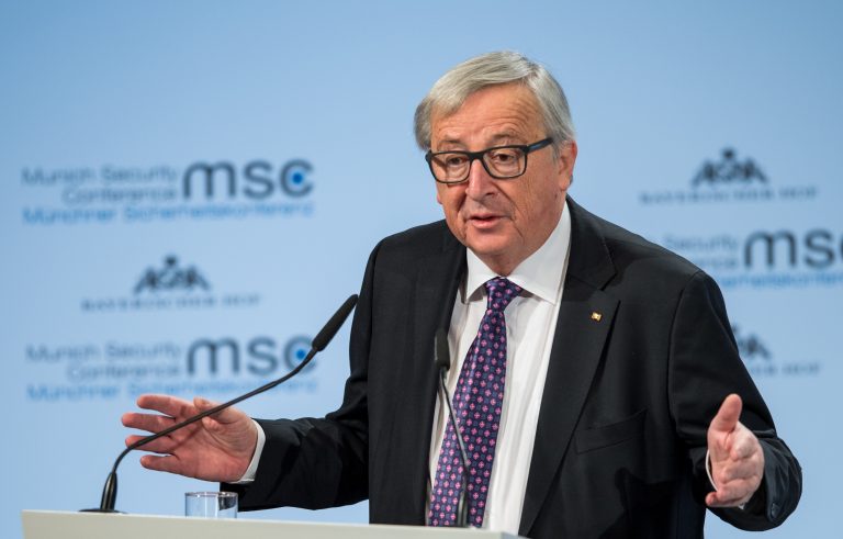 Juncker critică egoismul Comisiei Europene. Ce spune despre decizia CE de a institui un mecanism de control al exporturilor de vaccinuri anti-COVID