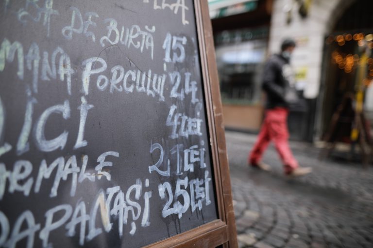 Romania’s hospitality industry sues state for half a billion euros loss during pandemic. Future restrictions mean ‘certain death’ for restaurants