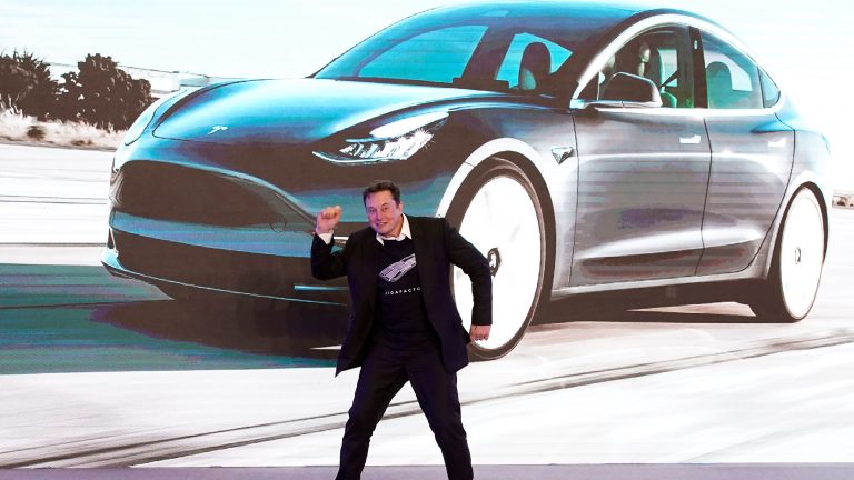 Reuters: Tesla intenţionează să producă noi modele de automobile electrice începând din 2025