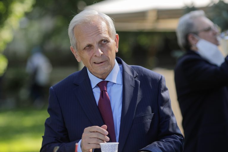 Stolojan, despre boicotul supermarketurilor propus de Călin Georgescu: Această iniţiativă este o prostie. Este contrară intereselor oamenilor, în primul rând intereselor industriei româneşti