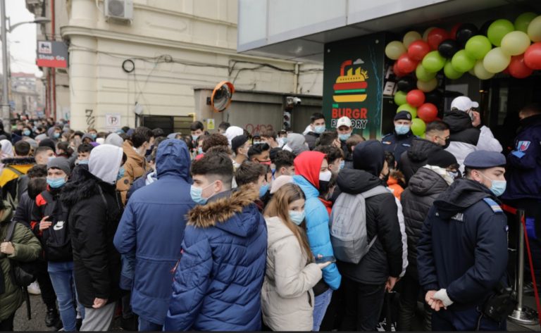 Covid-19. Romanian authorities set earlier curfew in Romanian capital, shops to close early