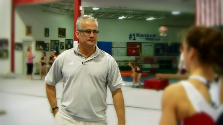 Sinucidere în lumea sportului. Un fost antrenor al echipei SUA de gimnastică și-a luat viața după ce a fost pus sub acuzare pentru agresiuni sexuale