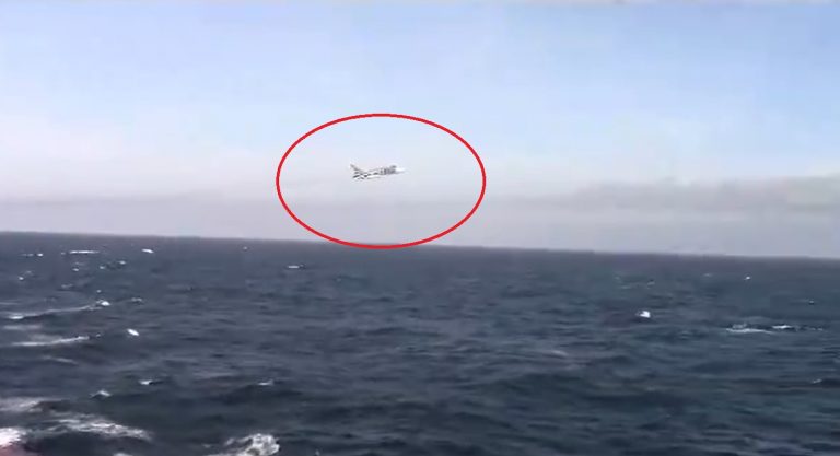 The Times: Un avion american de spionaj se afla într-o misiune de patrulare deasupra României în momentul scufundării crucişătorului rus Moskva
