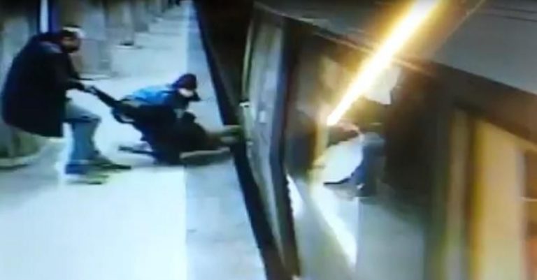 Minunea din Dristor: Cine sunt salvatorii fetiței care a sărit pe șine în stația de metrou