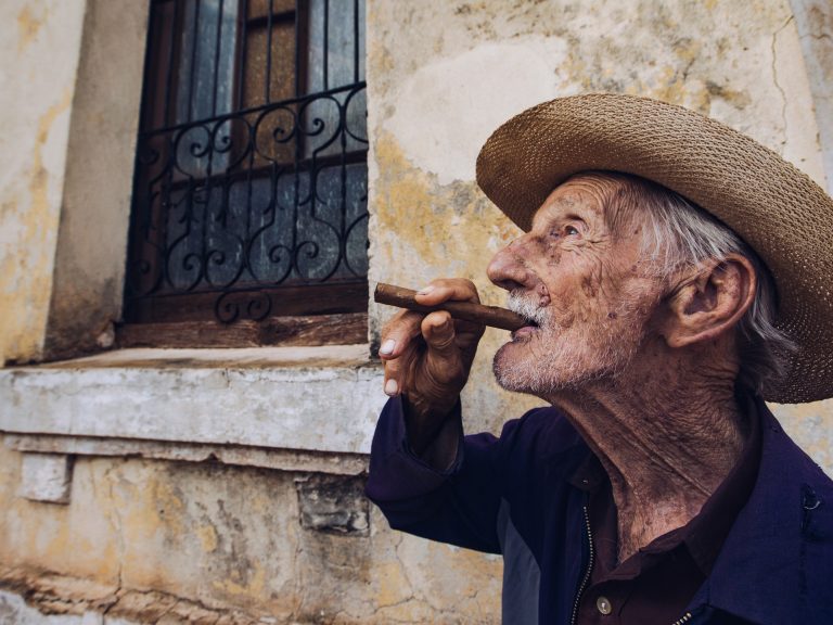 Cuba, pe modul supraviețuire: scumpiri, pene de curent, presiuni americane