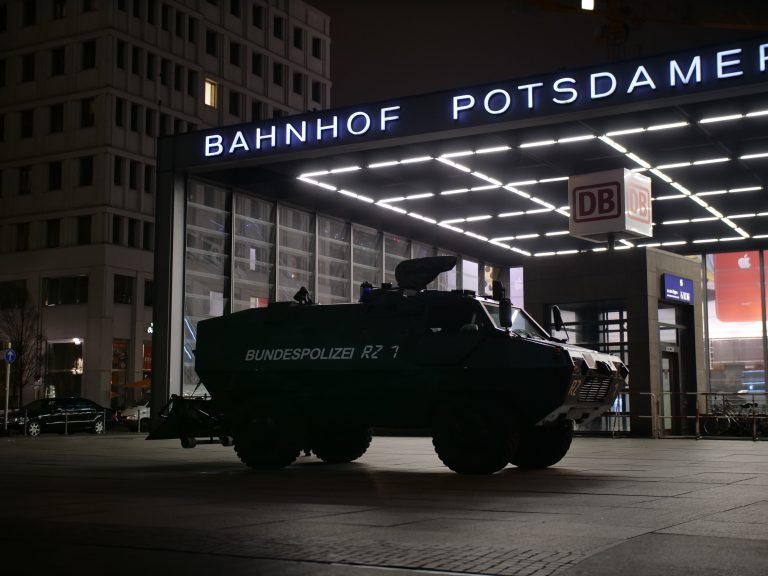 Operațiune amplă împotriva crimei organizate în Berlin. Sunt vizate clanurile arabe și cecene
