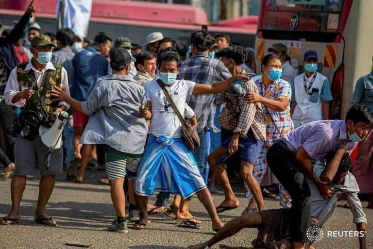 Eliberări în masă de prizonieri politici, în Myanmar