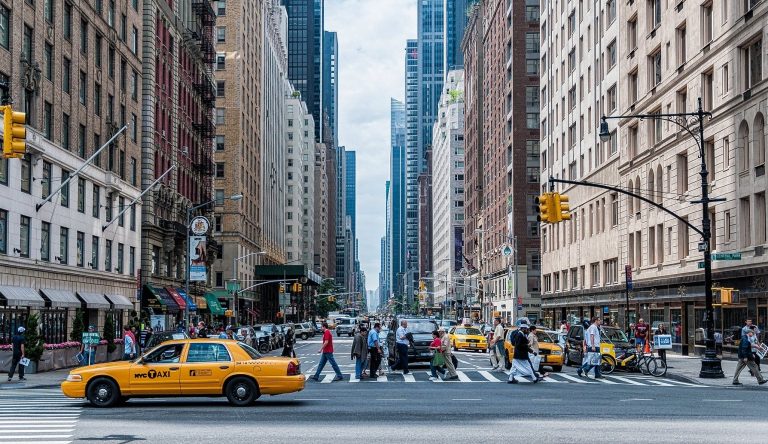 La New York, vaccinarea anti-Covid devine obligatorie în sistemul public