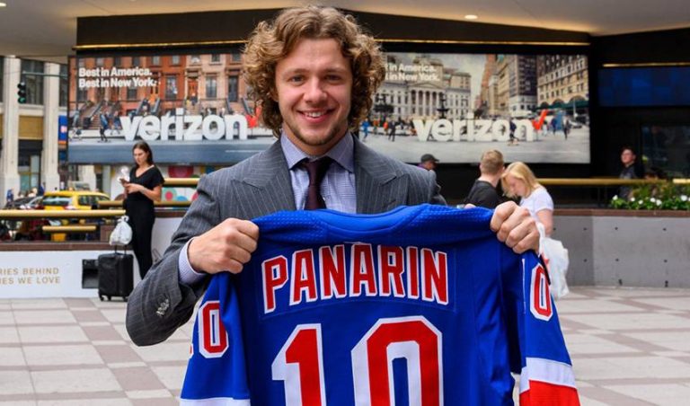 Hocheistul Artemi Panarin, prins în războiul de tranșee dintre Putin și Navalnîi. Echipa New York Rangers susține că puterea de la Kremlin caută să îl intimideze pe atacant