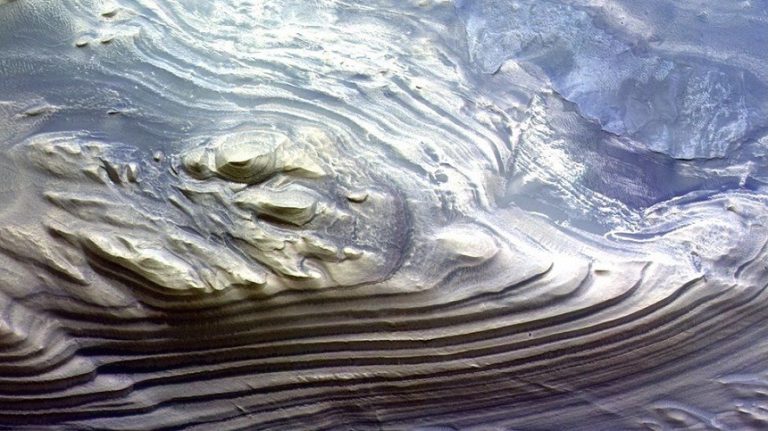 FOTO | Noi imagini impresionante cu suprafaţa planetei Marte, captate de CaSSIS