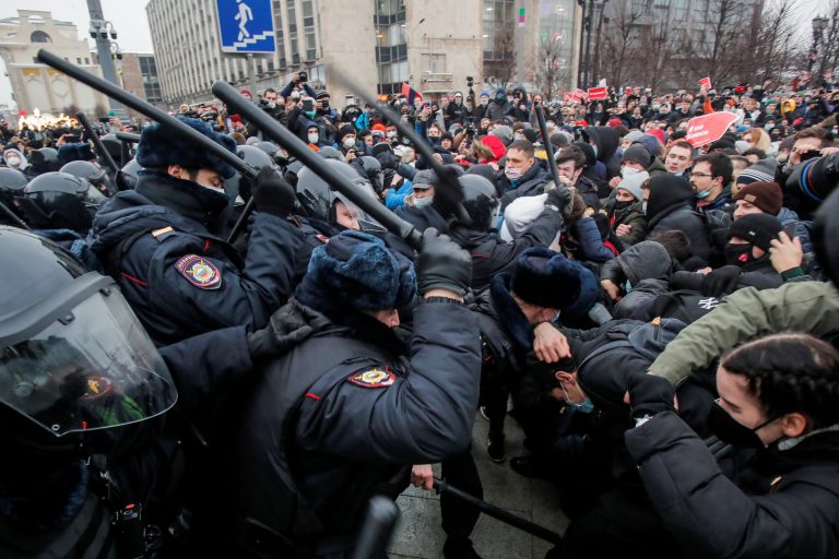 KOMMERSANT | Putin retructurează Ministerul de Interne, cu gândul la Donbas. Rolul jucat de excluderea sportivilor ruși din competițiile internaționale