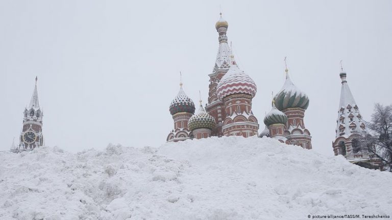 VIDEO | Moscova, asediată de ”apocalipsa albă”. Cantități excepționale de zăpadă au căzut peste capitala Federației Ruse