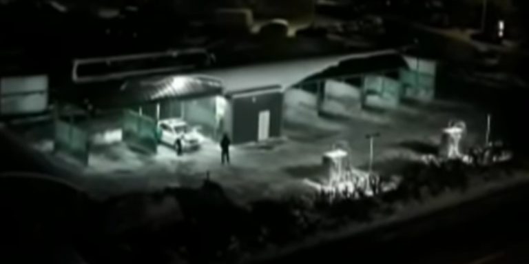 VIDEO. ‘The windscreen!’ ‘The carpets!’ Residents rudely awakened in Romania after cops turn on megaphone during nighttime car wash