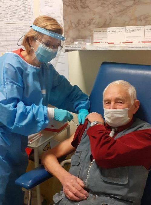 Ce s-a întâmplat cu un bărbat din SUA care a primit două doze de vaccin în aceeași zi