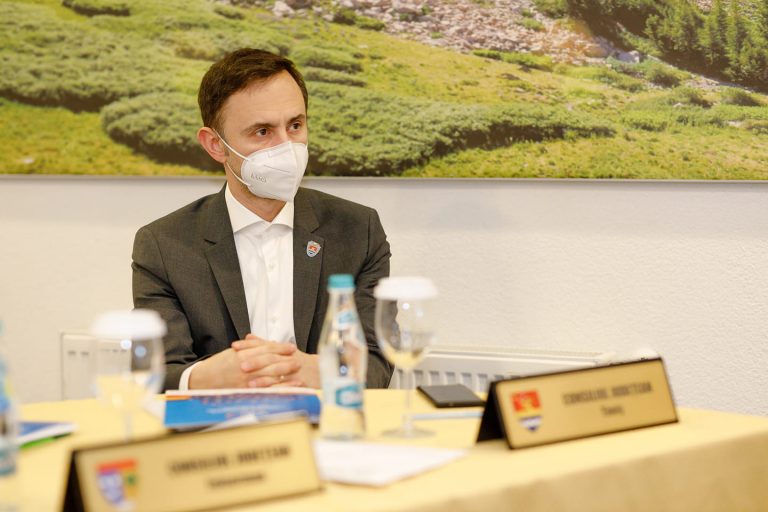 Șeful CJ Timiș (PNL), mesaj dur pentru Arafat și Voiculescu: „O bătaie de joc la adresa timișorenilor, o sfidare a unei structuri județene și o intervenție politică grosolană”