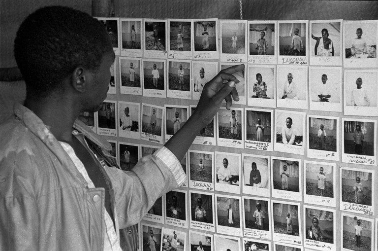 Dezgroparea trecutului: Franţa are „responsabilităţi copleşitoare” în genocidul din Rwanda, arată un raport al unor istorici