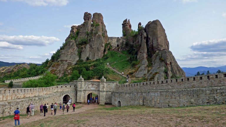 Bulgaria se baricadează împotriva Covid, pe fondul exploziei de cazuri şi decese