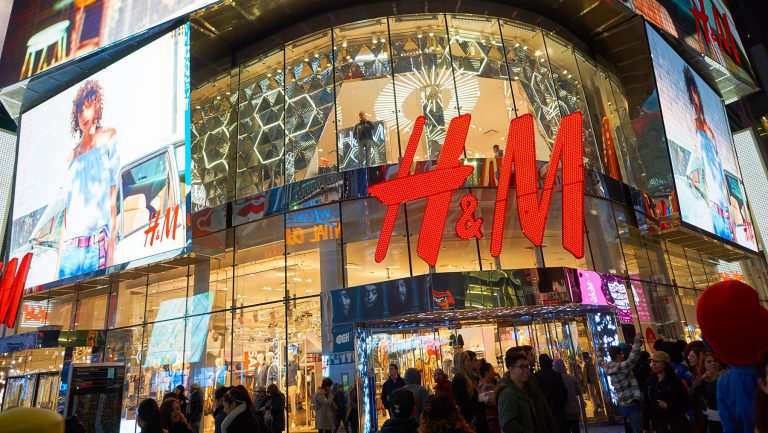 Premierul suedez susţine compania H&M, confruntată cu un boicot în China după ce a refuzat bumbacul din Xinjiang