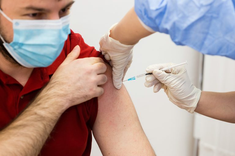 Comisia Europeană suspectează Sanofi de abuz de poziție dominantă pe piața vaccinurilor antigripale