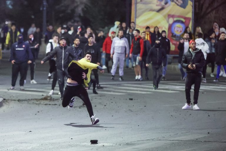 Violence flares at anti-pandemic restrictions protest in Romanian capital