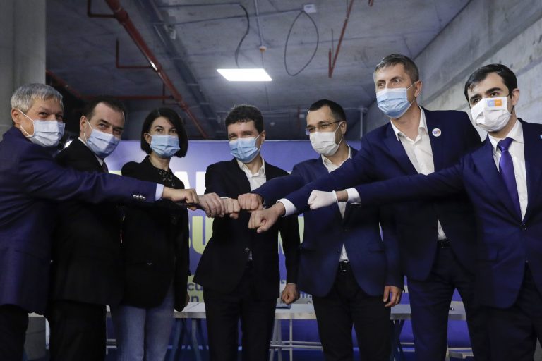 Dialoguri în ședința Coaliției: Drulă – Pun pariu pe o sticlă de vin că o să veniţi cu alt premier. Orban – Eu te-aş fi remaniat şi pe tine