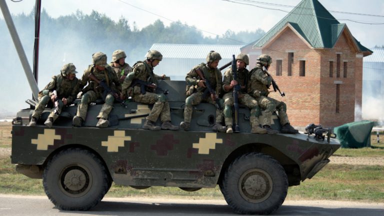Zelenski: Militarii ţin piept atacurilor în Donbas, în sud, în est, în nord. Atacul a provocat pierderi dure şi vor fi şi mai dure. Avem nevoie de sânge